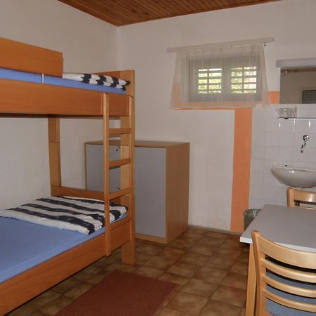 Hi Hostel Велі-Лошинь Екстер'єр фото