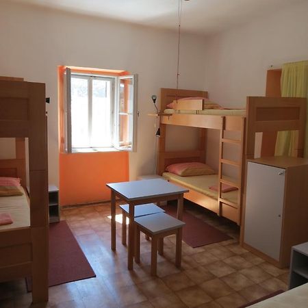 Hi Hostel Велі-Лошинь Екстер'єр фото