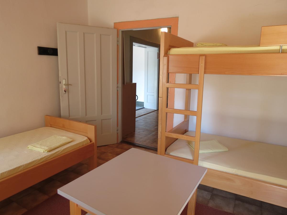 Hi Hostel Велі-Лошинь Екстер'єр фото