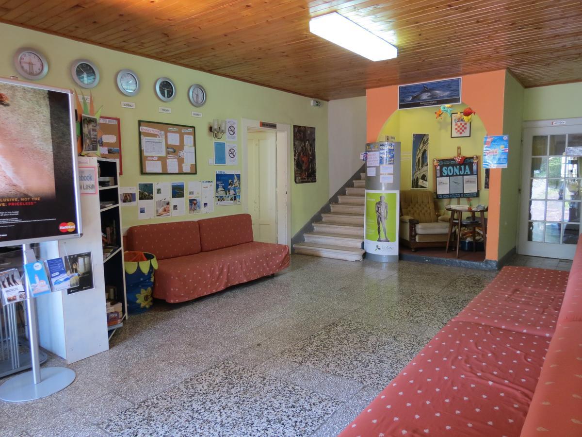 Hi Hostel Велі-Лошинь Екстер'єр фото