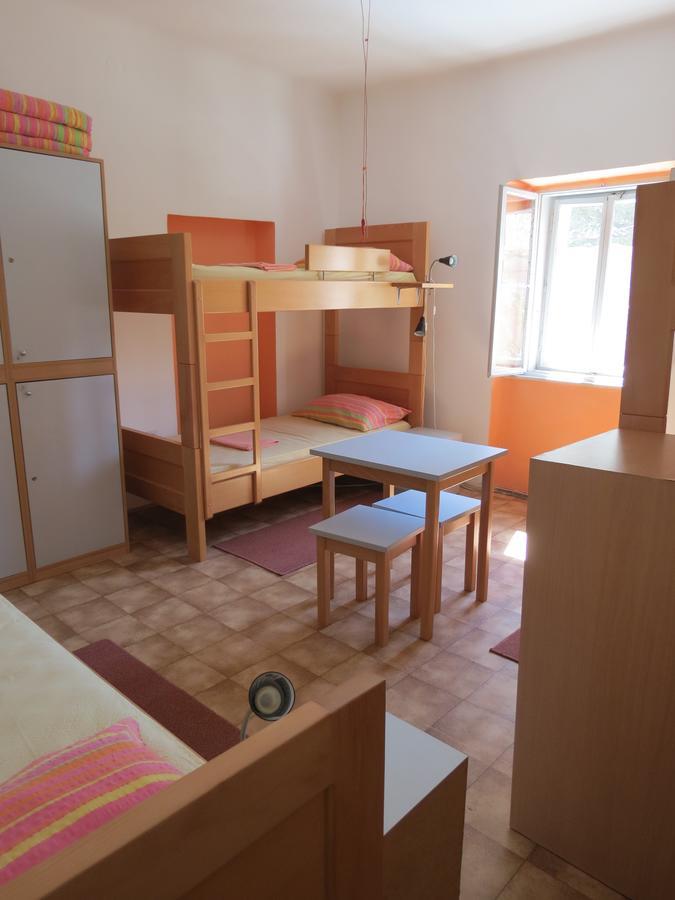 Hi Hostel Велі-Лошинь Екстер'єр фото