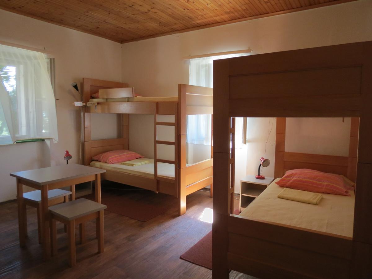Hi Hostel Велі-Лошинь Екстер'єр фото