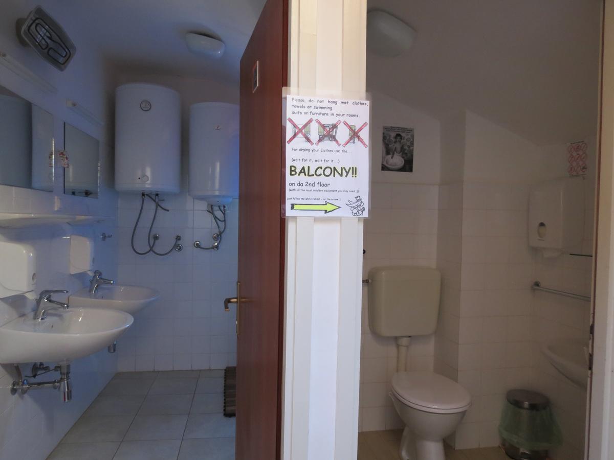 Hi Hostel Велі-Лошинь Екстер'єр фото